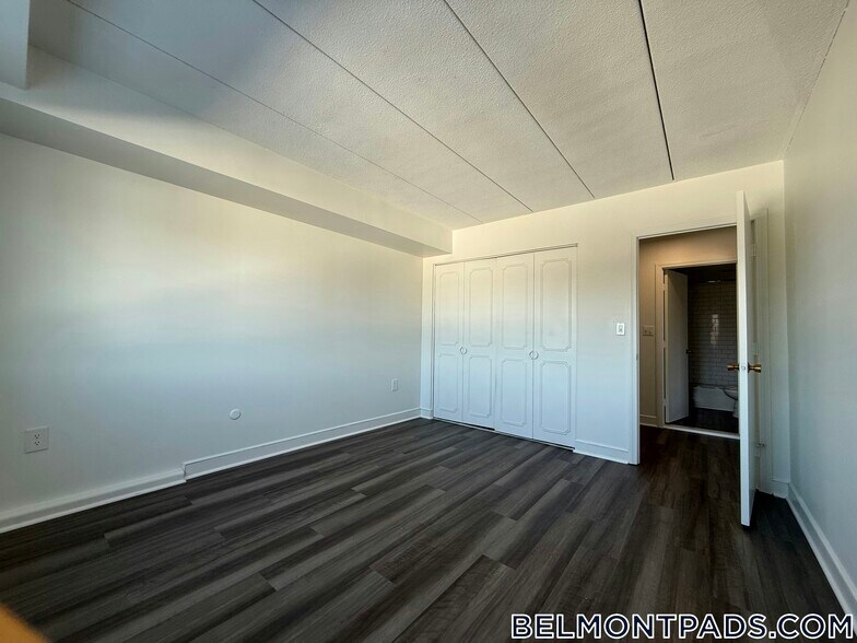 Building Photo - 49 Hill Rd