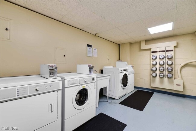 Building Photo - 10301 Lake Ave