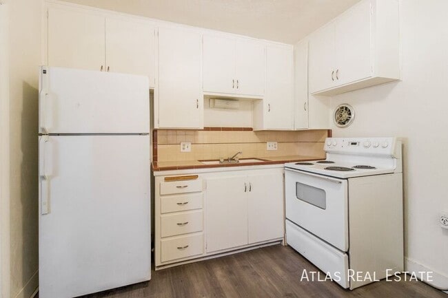 Building Photo - 1365 Emery St W