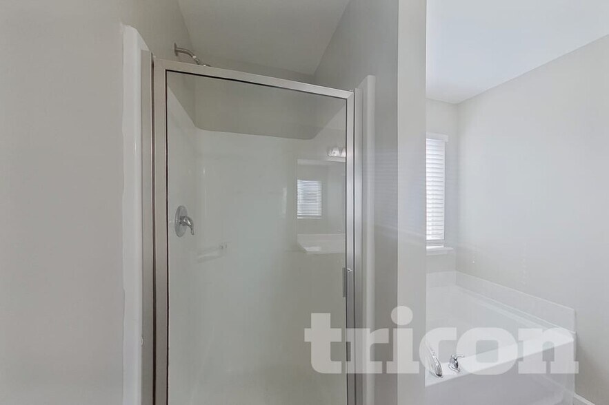 Building Photo - 227 Essex Ct