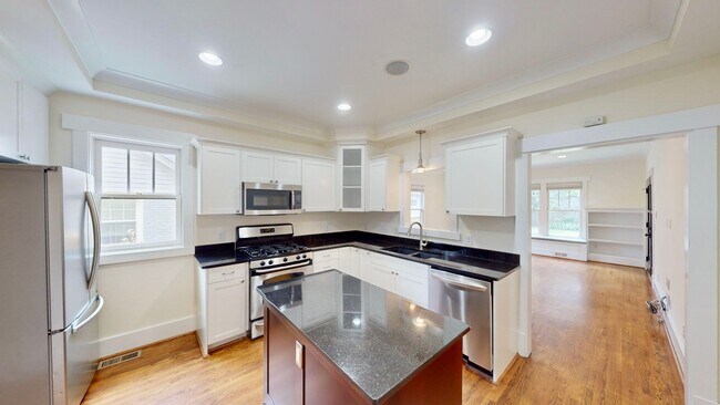 Building Photo - 2320 Chesterfield Ave