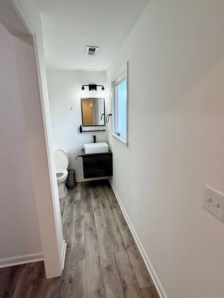 Building Photo - 716B 29th Ave N