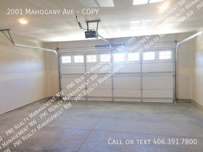 Building Photo - 2001 Mahogany Ave