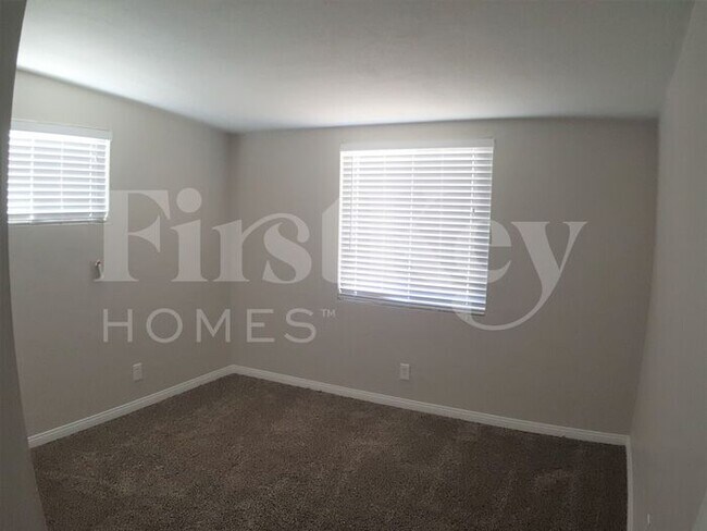 Building Photo - 2317 Hassett Ave
