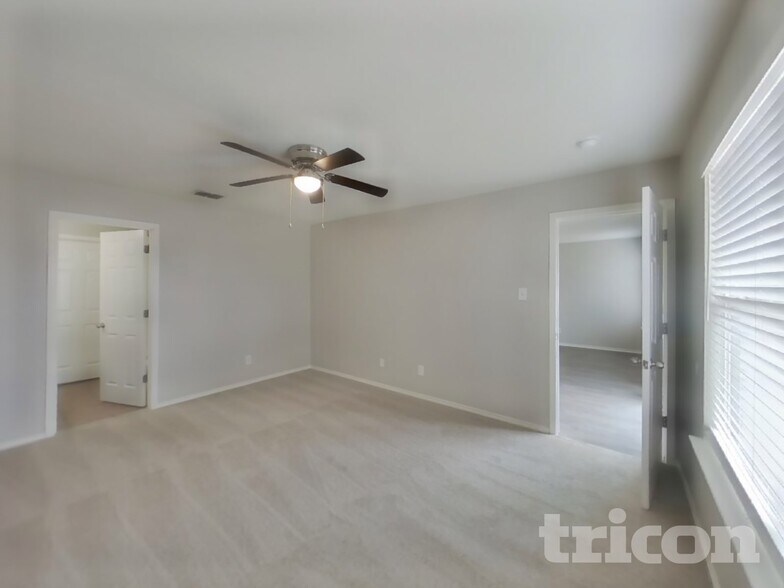 Building Photo - 2319 Camberly View