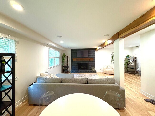 Building Photo - Newly Remodeled 3BD, 2.5BA Raleigh Home wi...