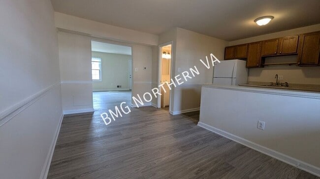 Building Photo - 9819 Town Ln