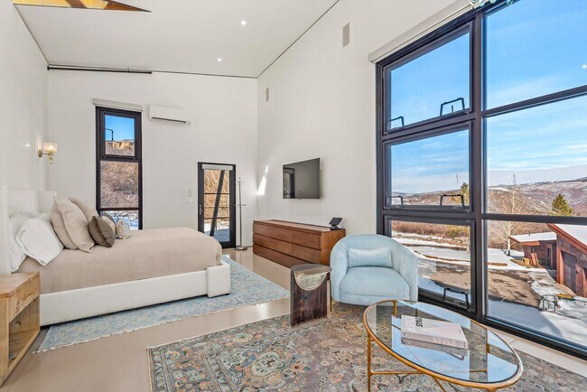 Building Photo - 2700 Juniper Hill Rd