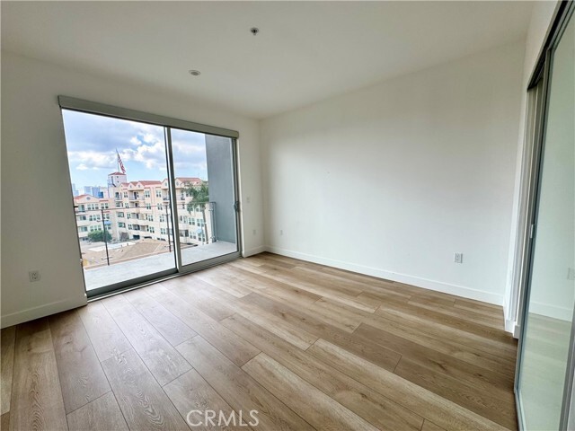 Building Photo - 957 S Figueroa St