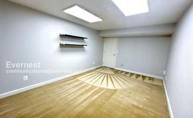 Building Photo - 1013 Dorthea Ct