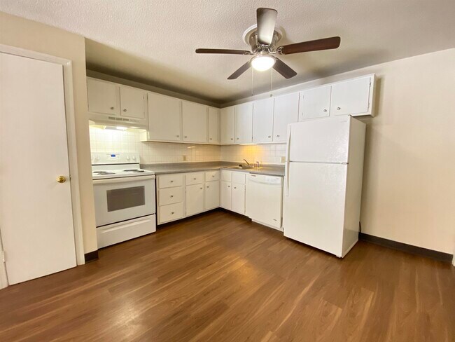 Building Photo - 99 Powers St