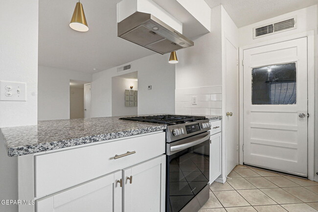 Building Photo - 10837 Gemstone St