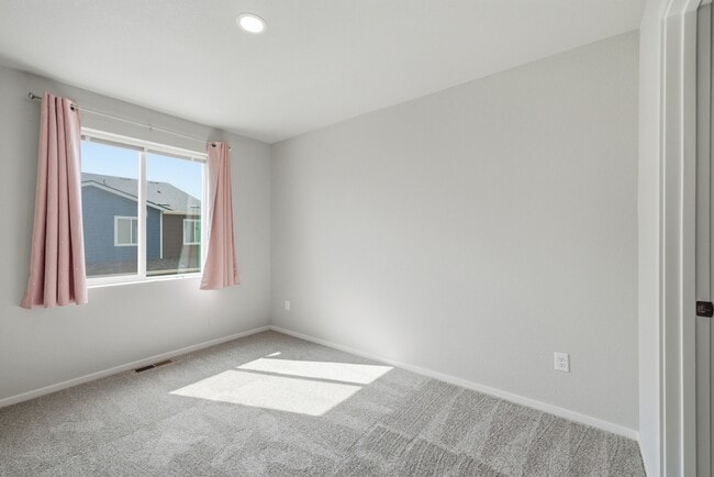 Building Photo - 3642 Ronald Reagan Ave