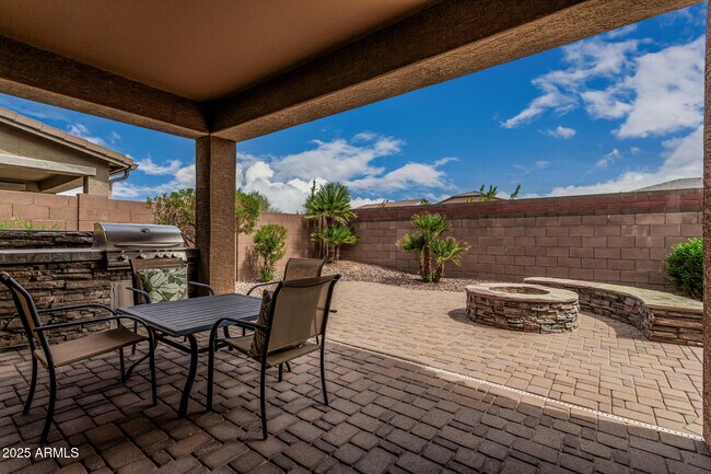 Building Photo - 7657 S Debra Dr