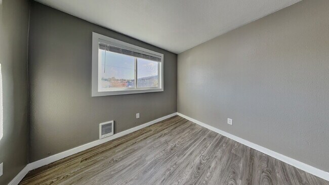 Building Photo - 1105 S Woodlawn St