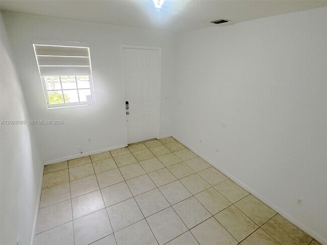 Building Photo - 662 NE 21st Terrace