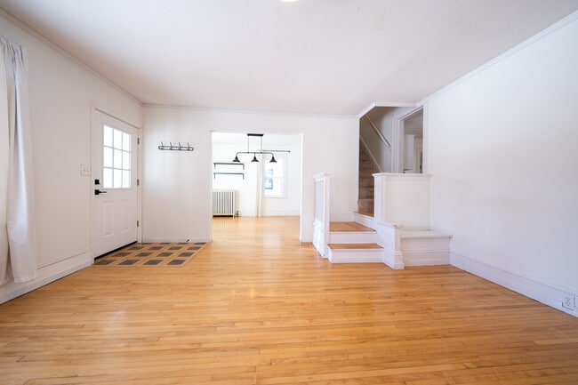 Building Photo - 3832 18th Ave S