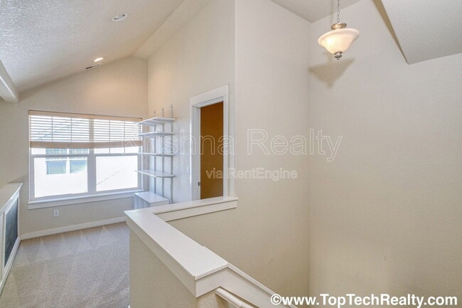 Building Photo - 14705 SW Redbud Way