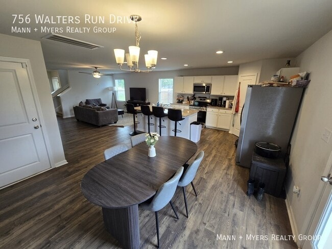 Building Photo - 756 Walters Run Dr