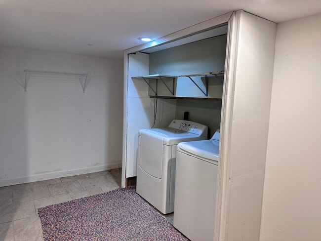 Building Photo - 2856 Evergreen Ln