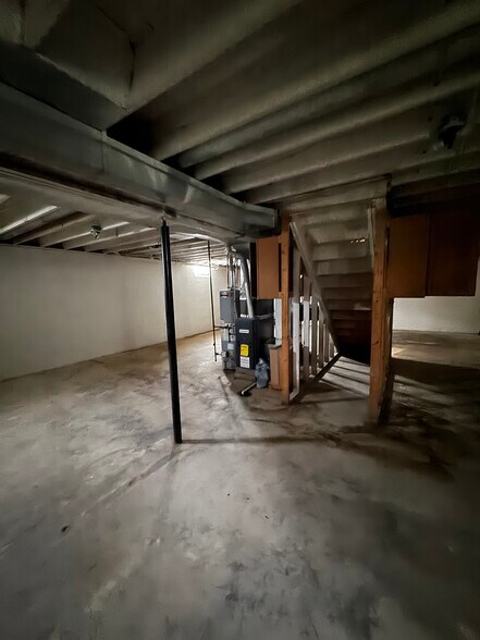 Building Photo - 325 N Calumet Ave