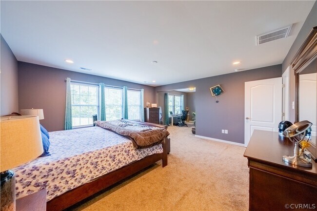 Building Photo - 9535 Thornecrest Dr