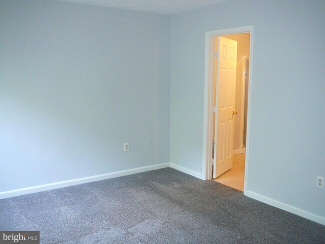 Building Photo - 406 Park Cove Dr