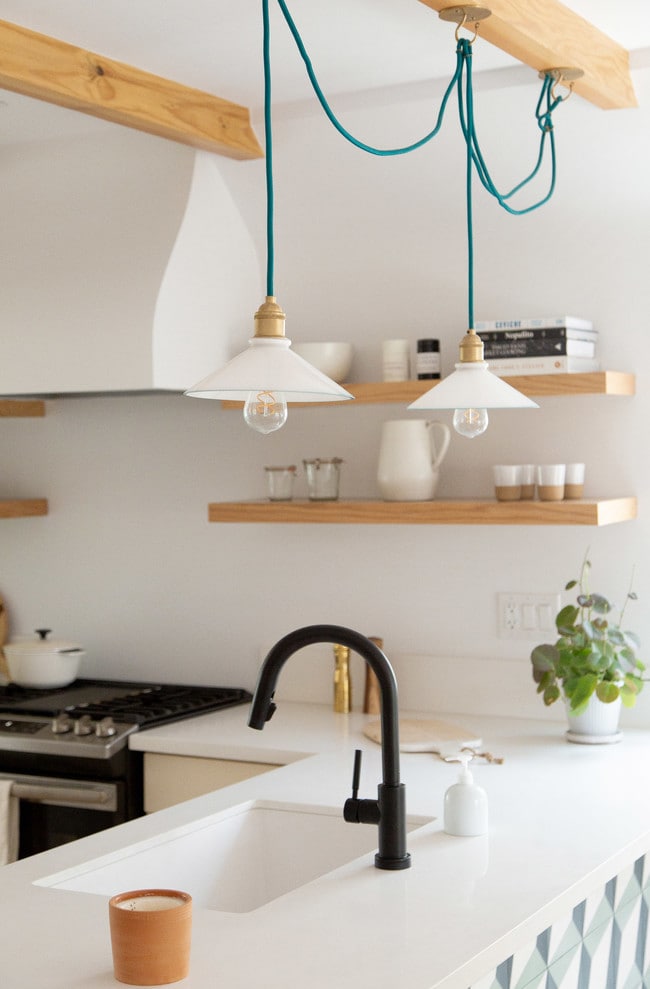 Counter Seating - 3625 Edenhurst Ave