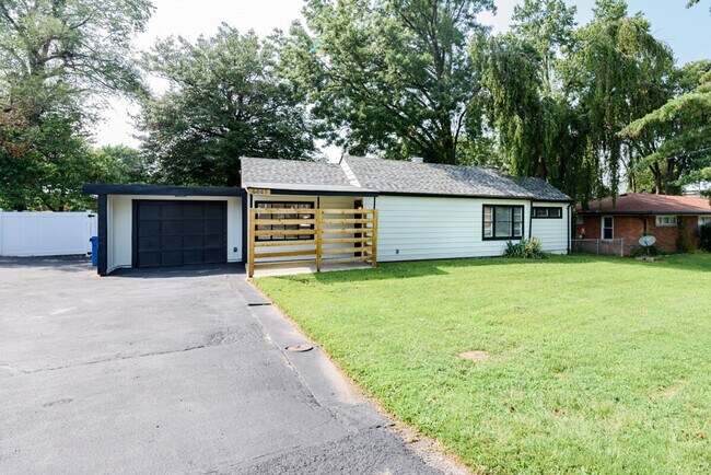 Building Photo - 4421 Picajune Ave