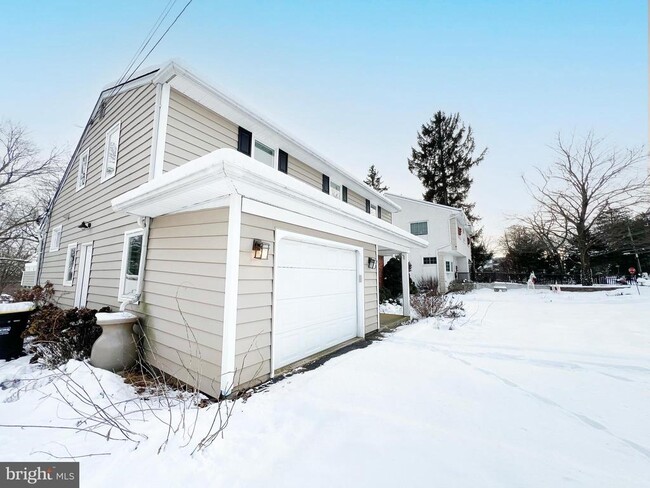 Building Photo - 450 Linden Ave