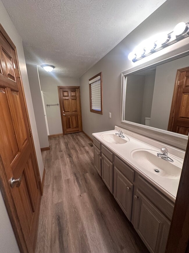 Building Photo - 1119 Kelly Rd