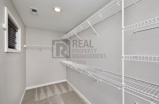 Building Photo - 9654 Turnpoint Dr