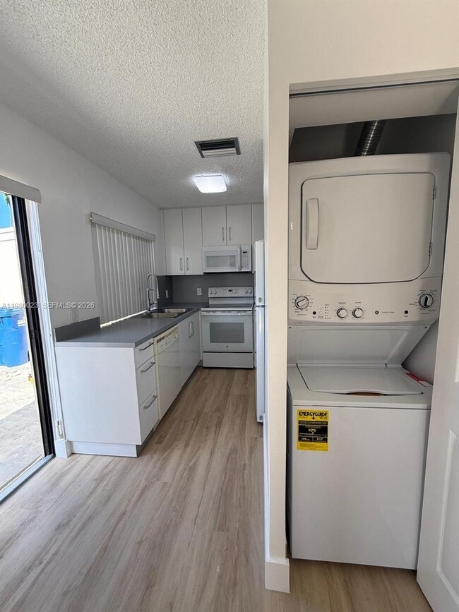 Building Photo - 6561 NW 172nd Ln