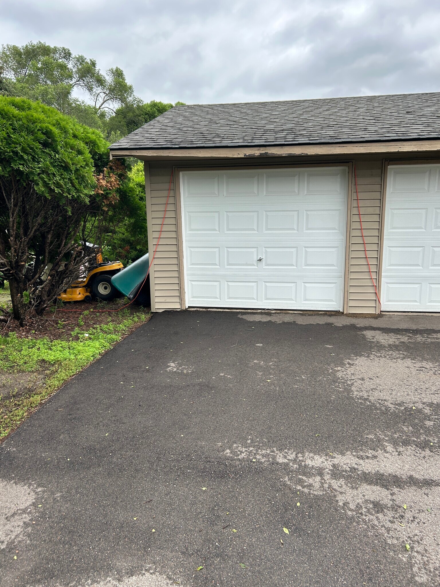Garage - Included in rent - 16075 Joplin Ave