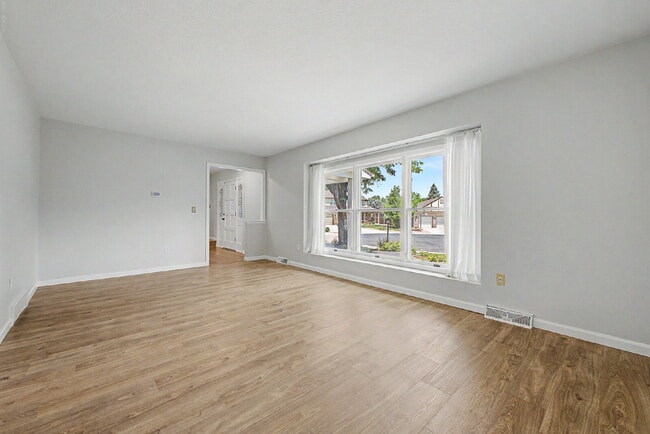 Building Photo - "Spacious 4-Bedroom Oasis with 4 Full Baths in Prime Englewood Location – 3306 Sq. Ft. of Comfort...