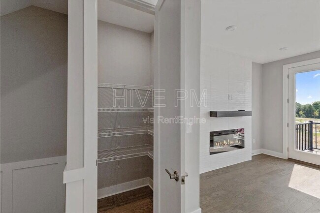 Building Photo - 7234 Otley Dr