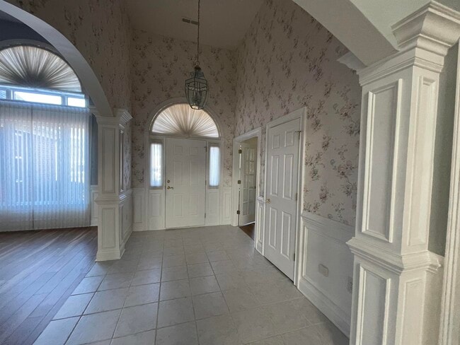 Building Photo - 530 Winterberry Ln