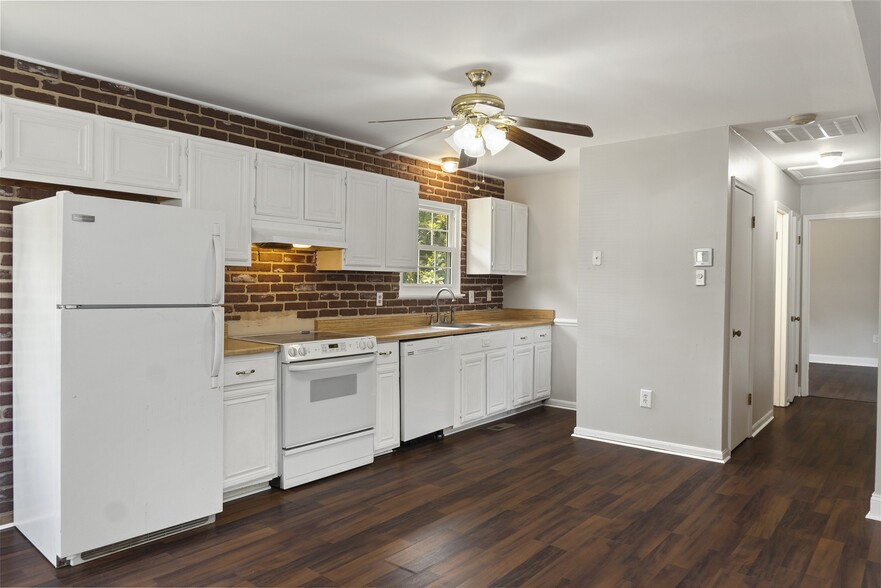 Building Photo - 2519 Edgewood Dr