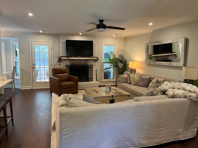 Building Photo - 3 Bedroom 2 Bath House in Harborgate Shores - Mt Pleasant