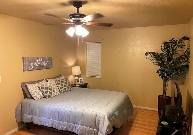 Building Photo - 2bd 1.5 bath Condo