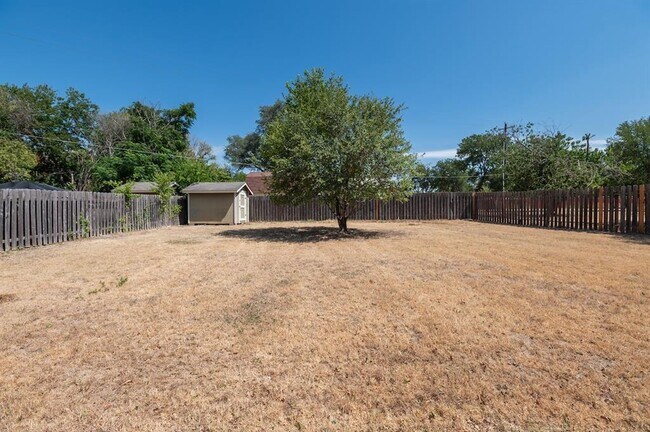 Building Photo - 608 Old Manchaca Rd