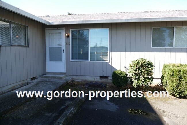 Building Photo - 4512 NE Lombard St