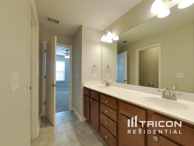Building Photo - 508 Hickory Leaf Ct