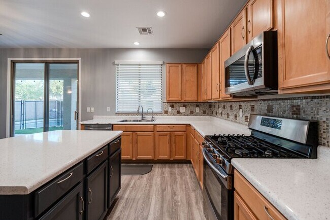 Building Photo - For Lease Beautifully Updated 4-bedroom, 2.5-Bathroom +Den, 1st Floor Office Gem, With a 2-car At...