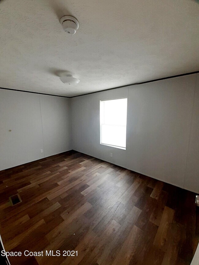 Building Photo - 1632 Ridge Dr