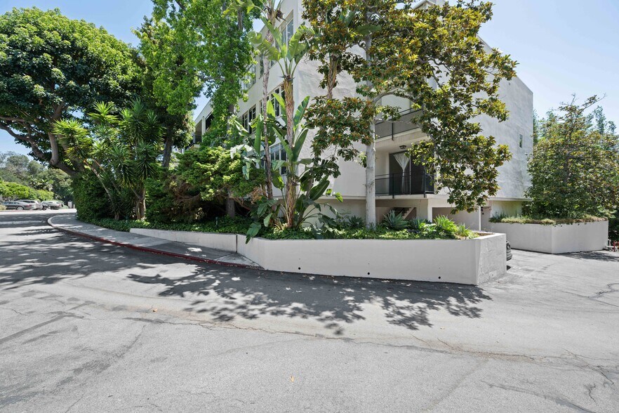 Building Photo - 289 S Barrington Ave