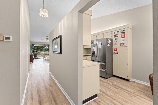 Building Photo - 1502 Pinecrest Cir