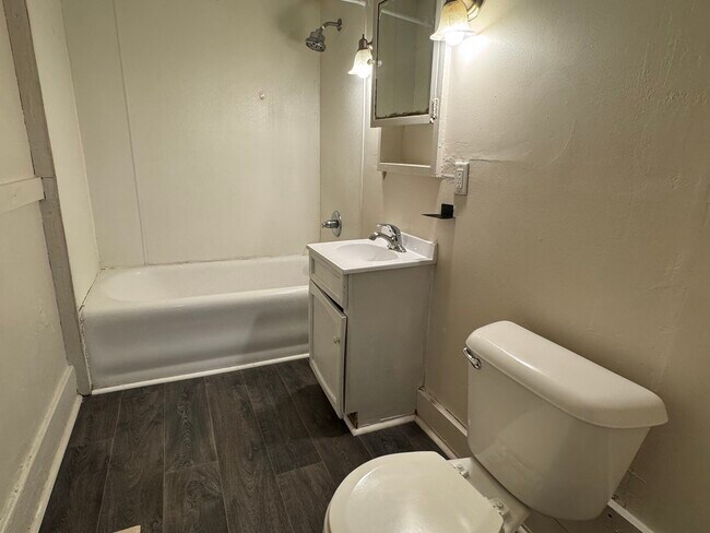 Building Photo - 1421 Grand Ave