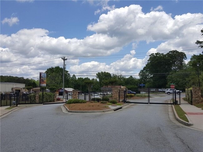 Building Photo - 805 Pleasant Hill Rd