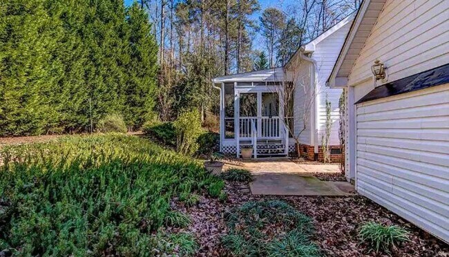 Building Photo - Serene Home-2 bed/2bath near I85 & Hwy 290